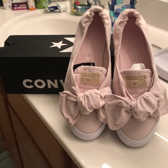 Converse bow slip on Clearance
